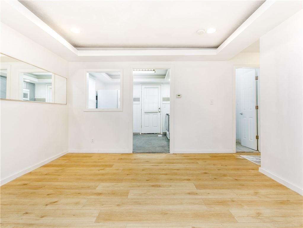 2457 Poplar Avenue — photo 4