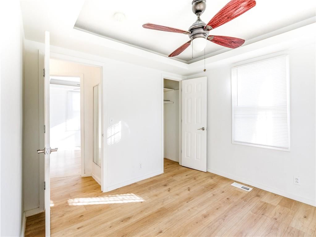 2457 Poplar Avenue — photo 9