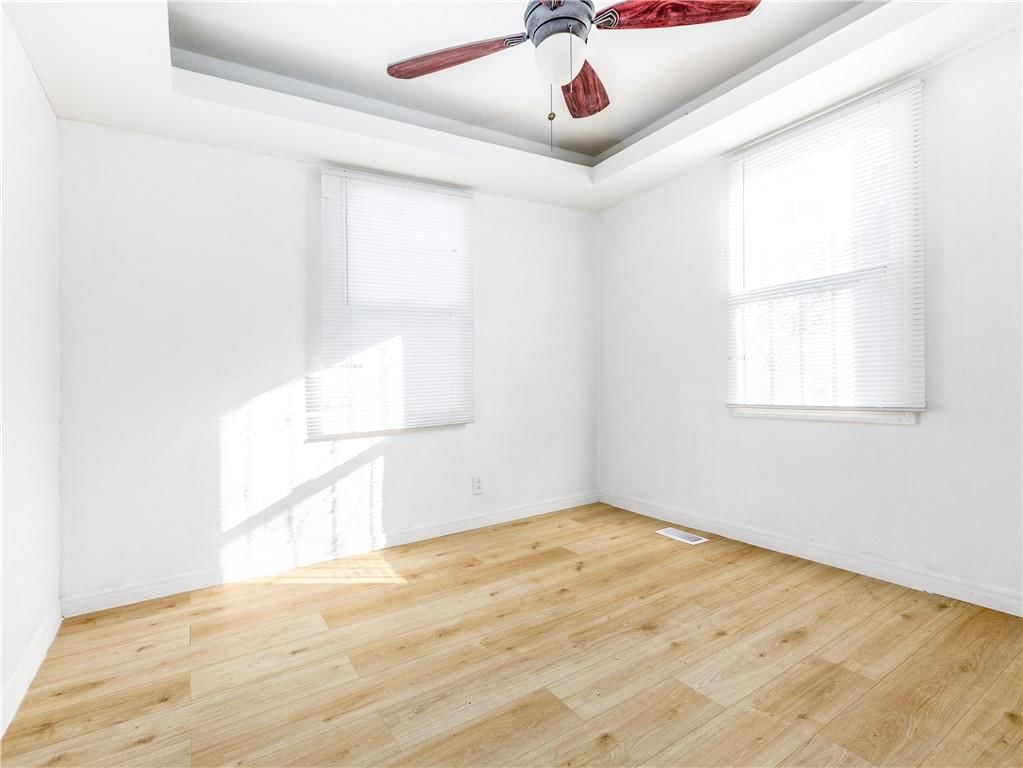 2457 Poplar Avenue — photo 10