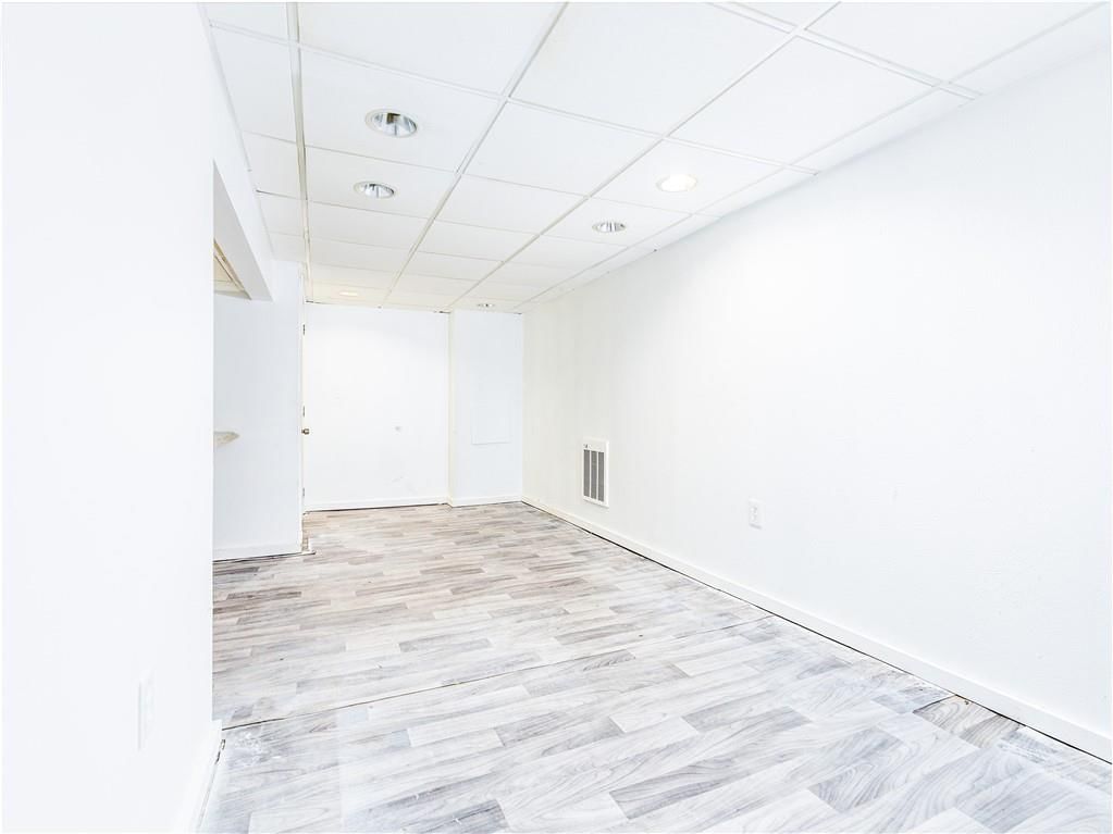 2457 Poplar Avenue — photo 12