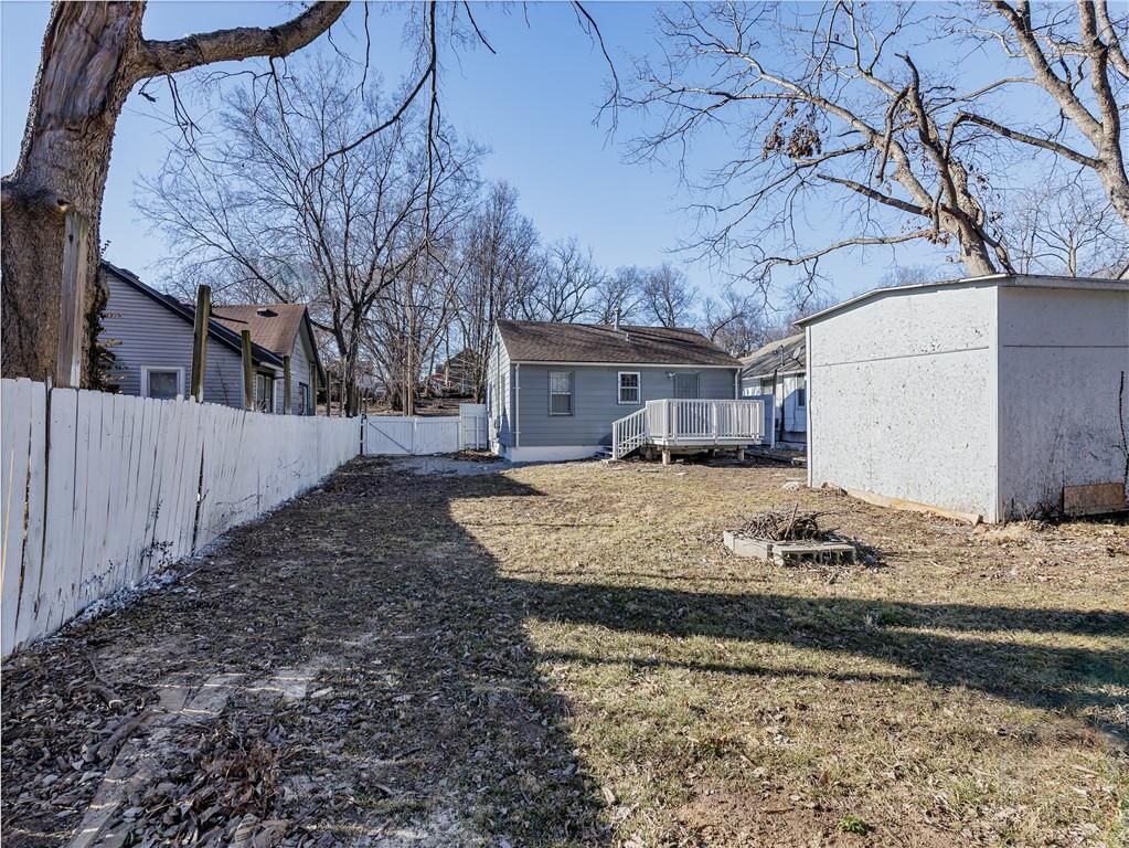 2457 Poplar Avenue — photo 14