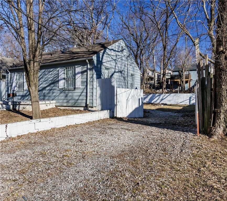 2457 Poplar Avenue — photo 18