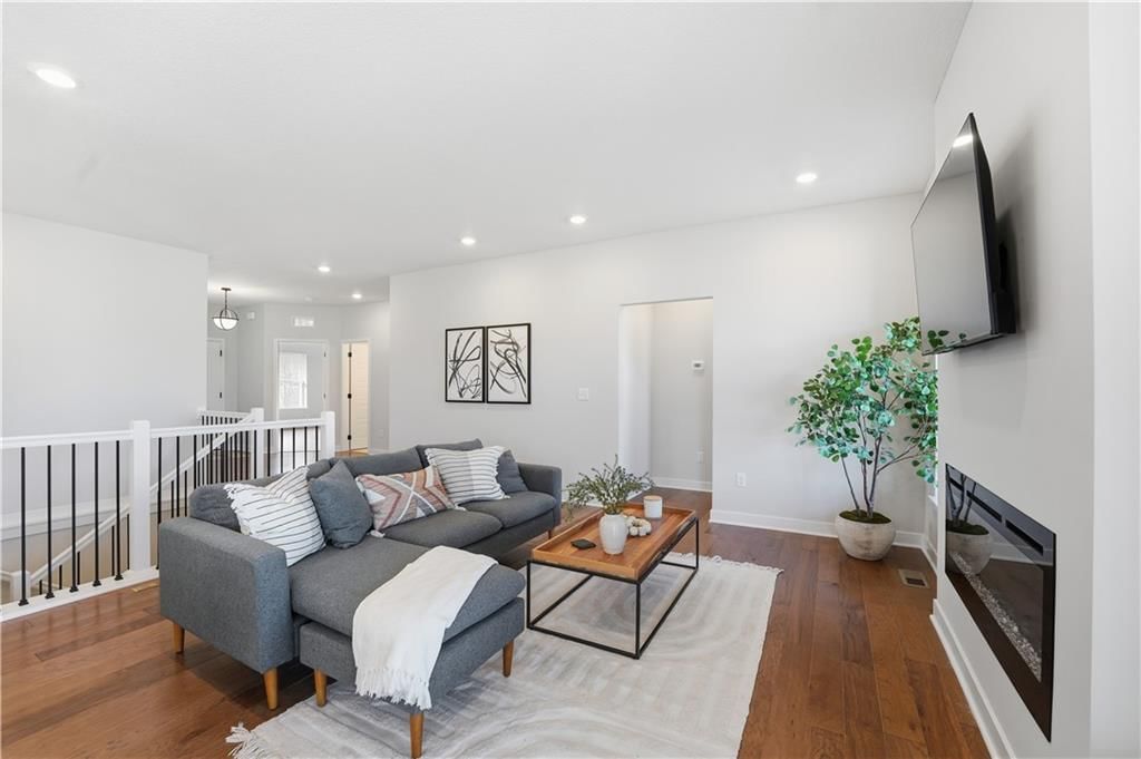 18204 W 166th Terrace — photo 12