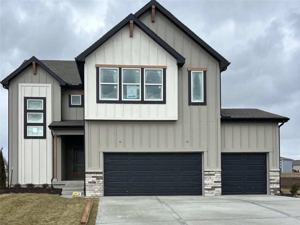18180 W 166th Terrace, Olathe, KS