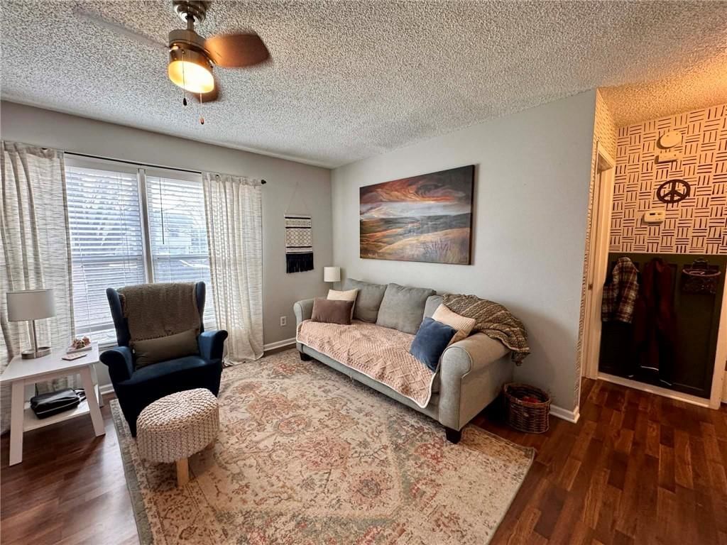450 N Milton Street — photo 4