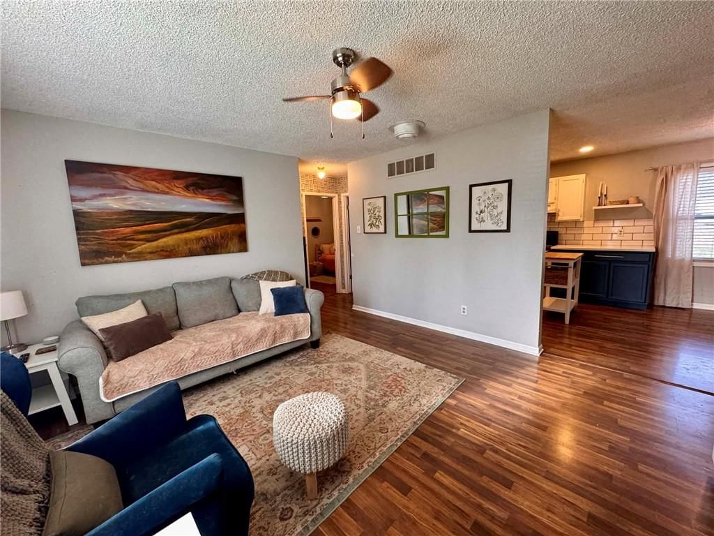 450 N Milton Street — photo 5