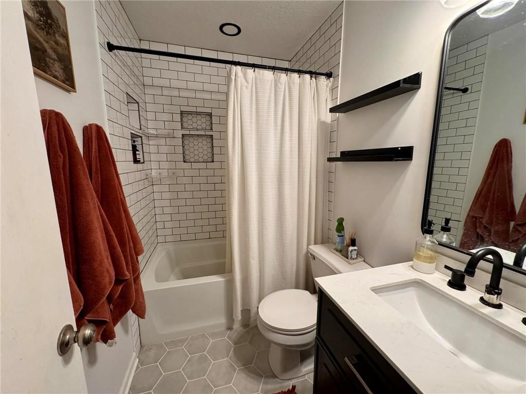 450 N Milton Street — photo 17