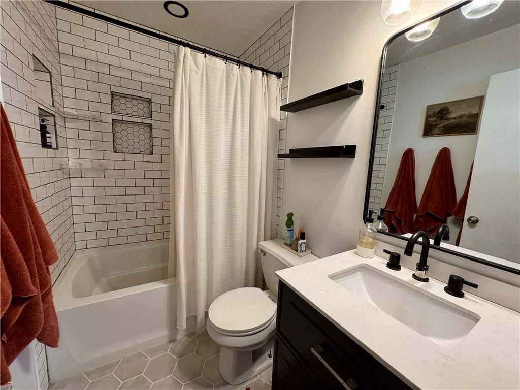 450 N Milton Street — photo 18