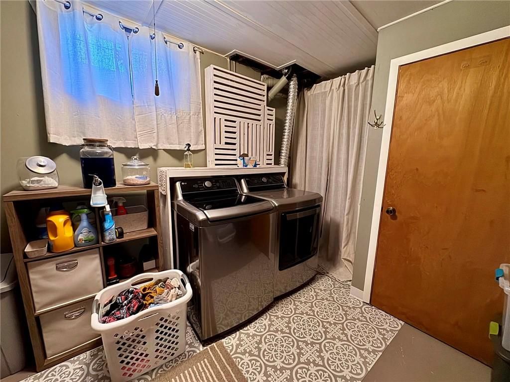 450 N Milton Street — photo 23