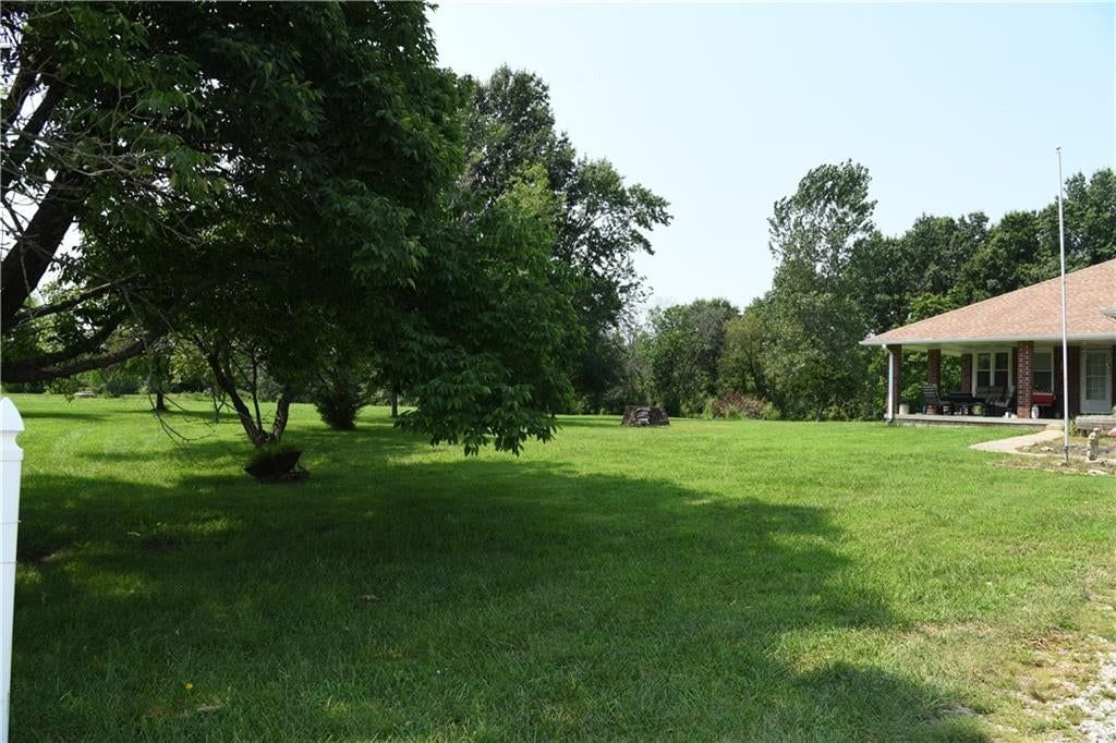 Photo 5 of 13 - 11503 State Route 2 Highway, Freeman, MO 64746