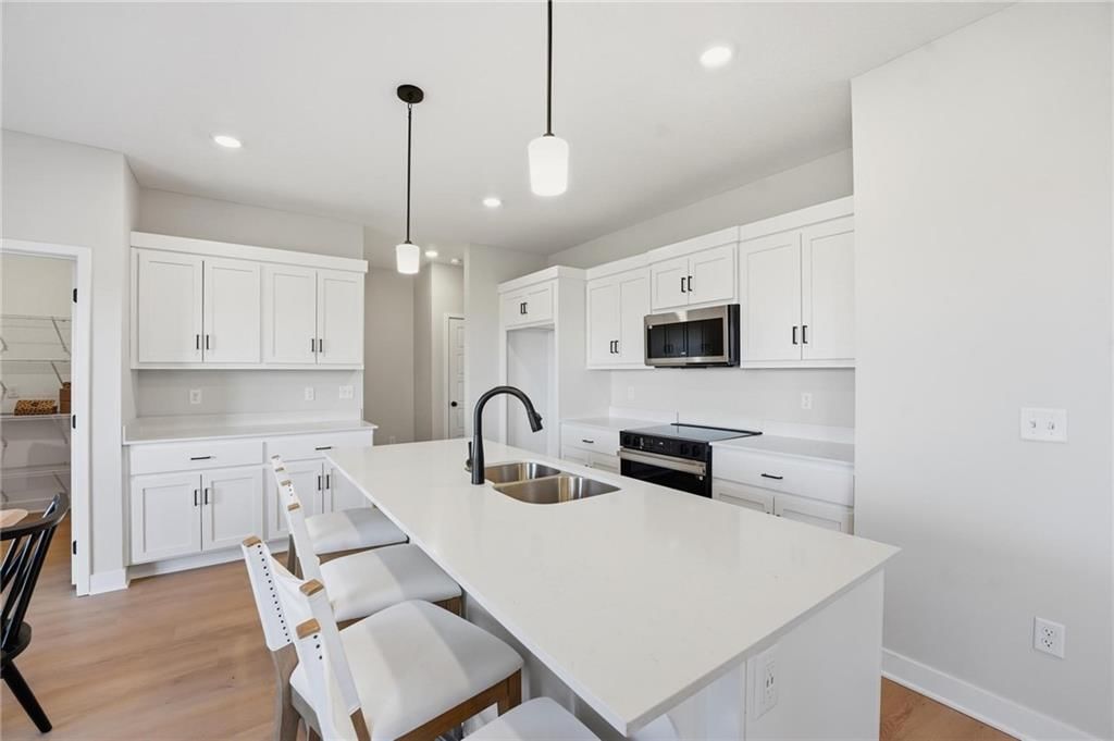 18257 W 166th Street — photo 2