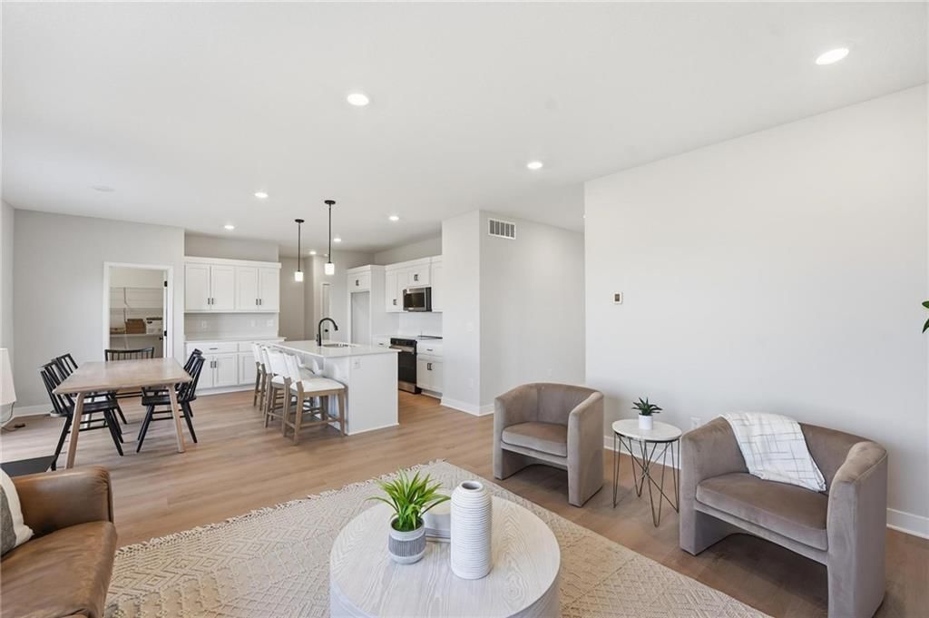 18257 W 166th Street — photo 3