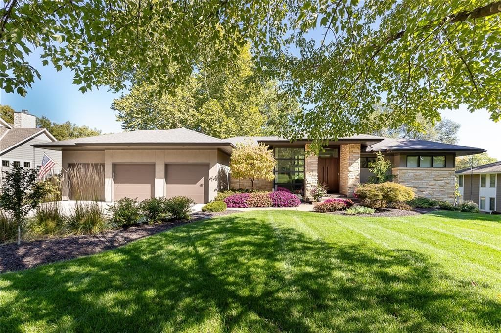 9645 Manor Road, Leawood, KS