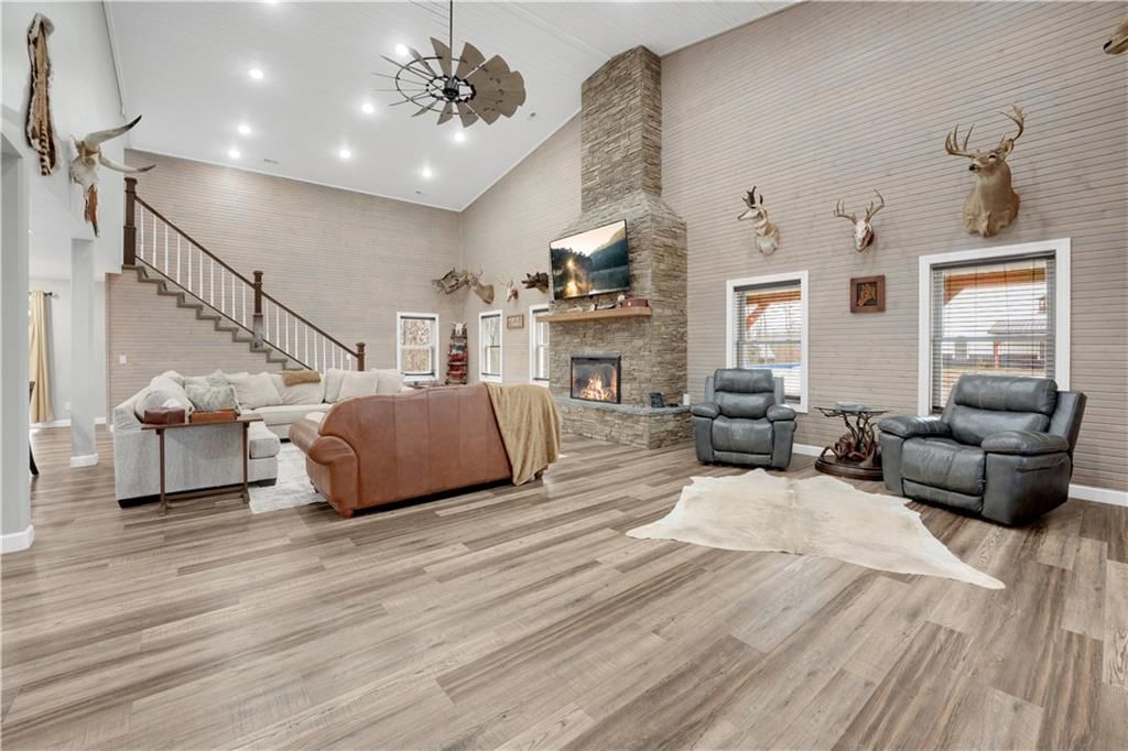 26192 Georgetown Avenue — photo 3