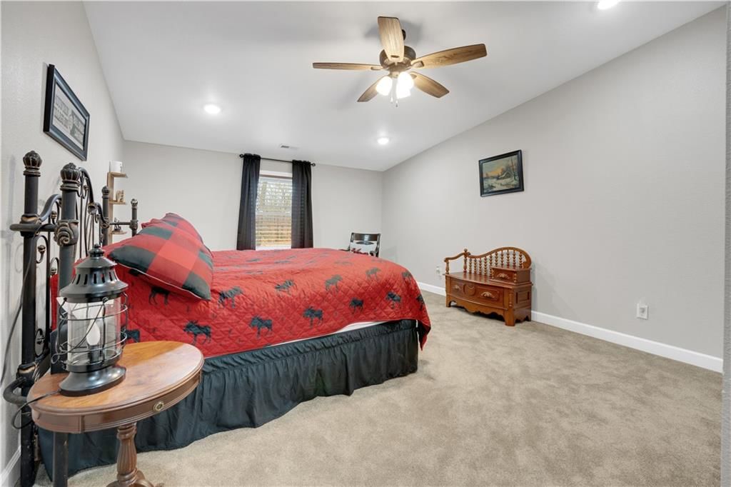 26192 Georgetown Avenue — photo 52