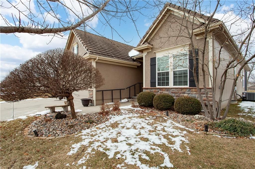 4304 NE Park Springs Drive — photo 2