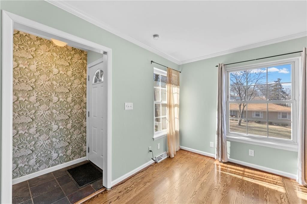 11229 Norton Avenue — photo 3
