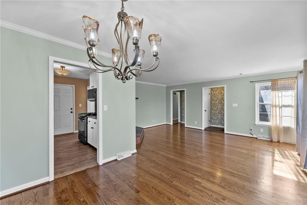 11229 Norton Avenue — photo 9