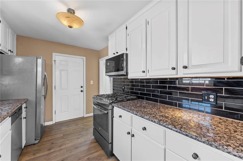 11229 Norton Avenue — photo 10