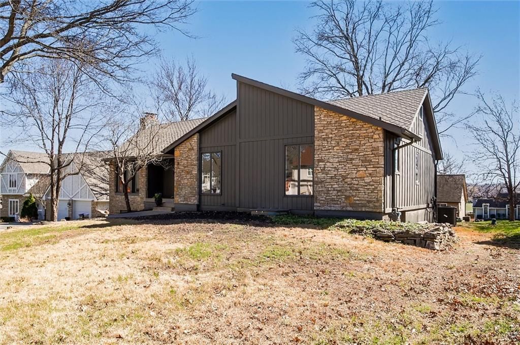 211 NW Juniper Street — photo 3