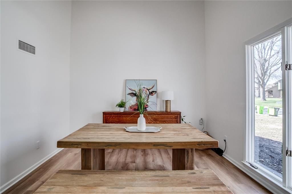 211 NW Juniper Street — photo 9