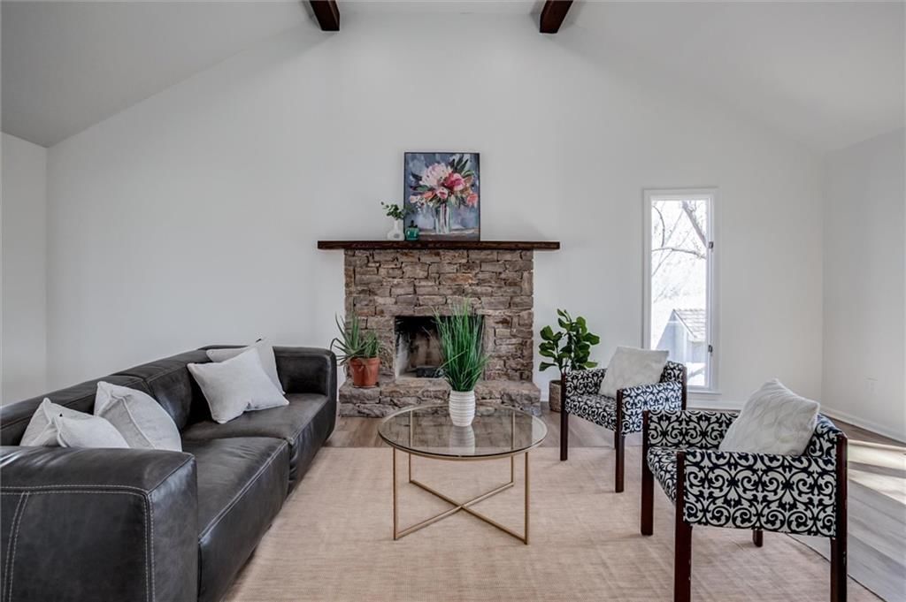 211 NW Juniper Street — photo 10