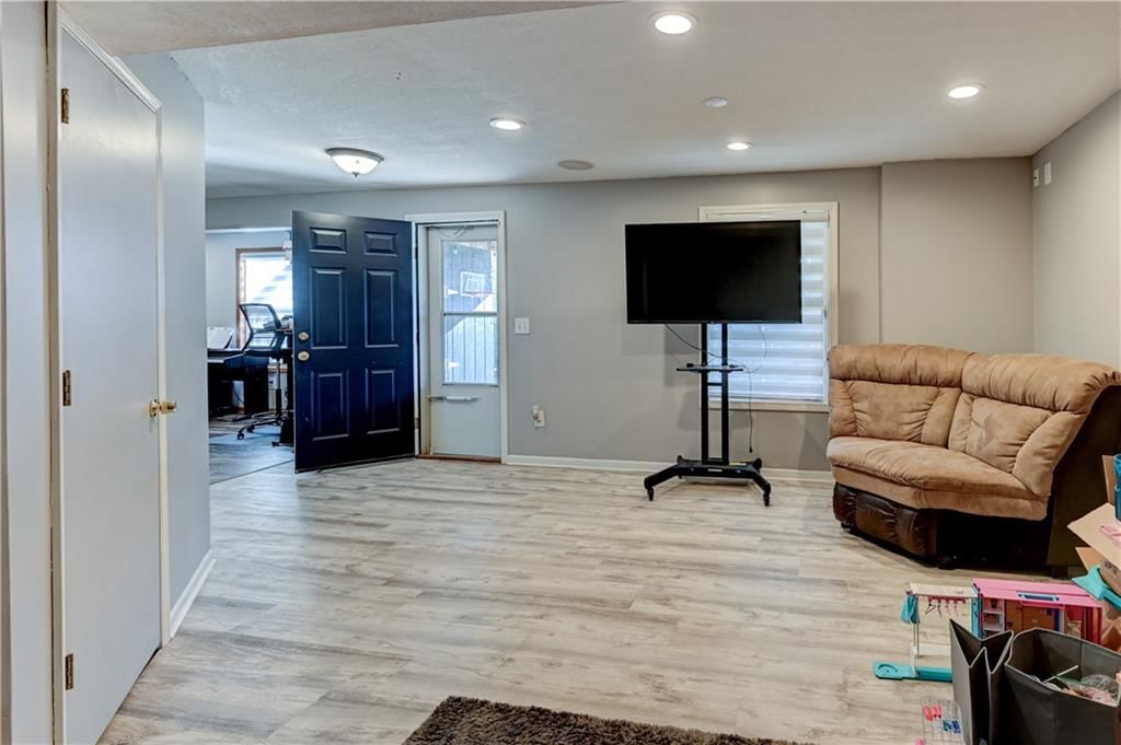 1005 NE Scenic Court — photo 31