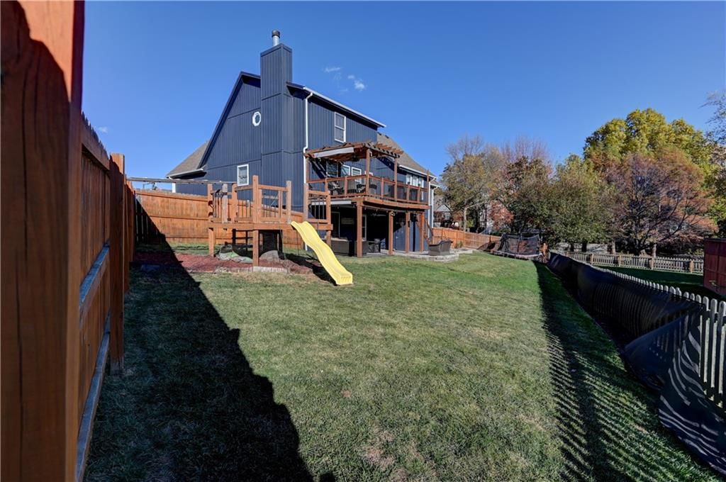 1005 NE Scenic Court — photo 36