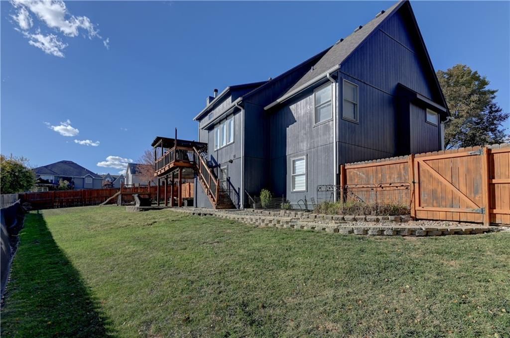 1005 NE Scenic Court — photo 37