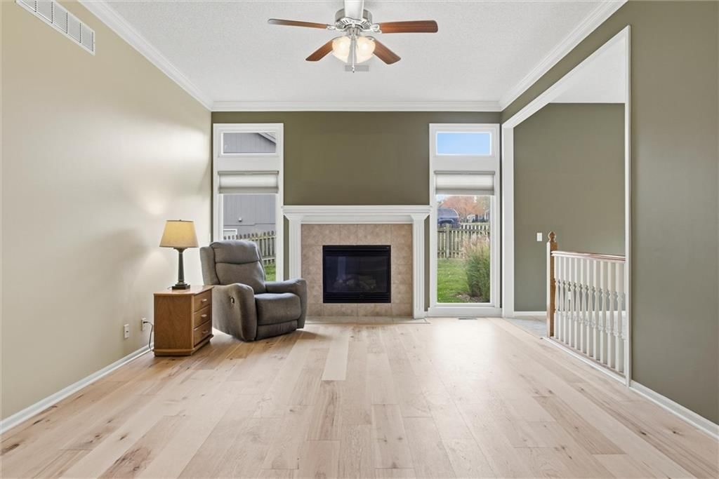 1009 SW Blazing Star Drive — photo 3