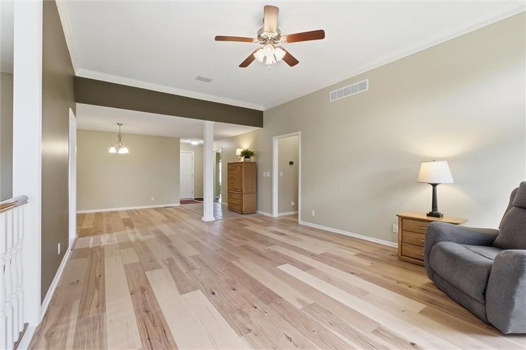 1009 SW Blazing Star Drive — photo 4