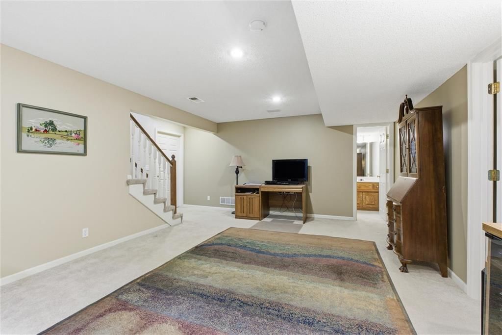 1009 SW Blazing Star Drive — photo 18