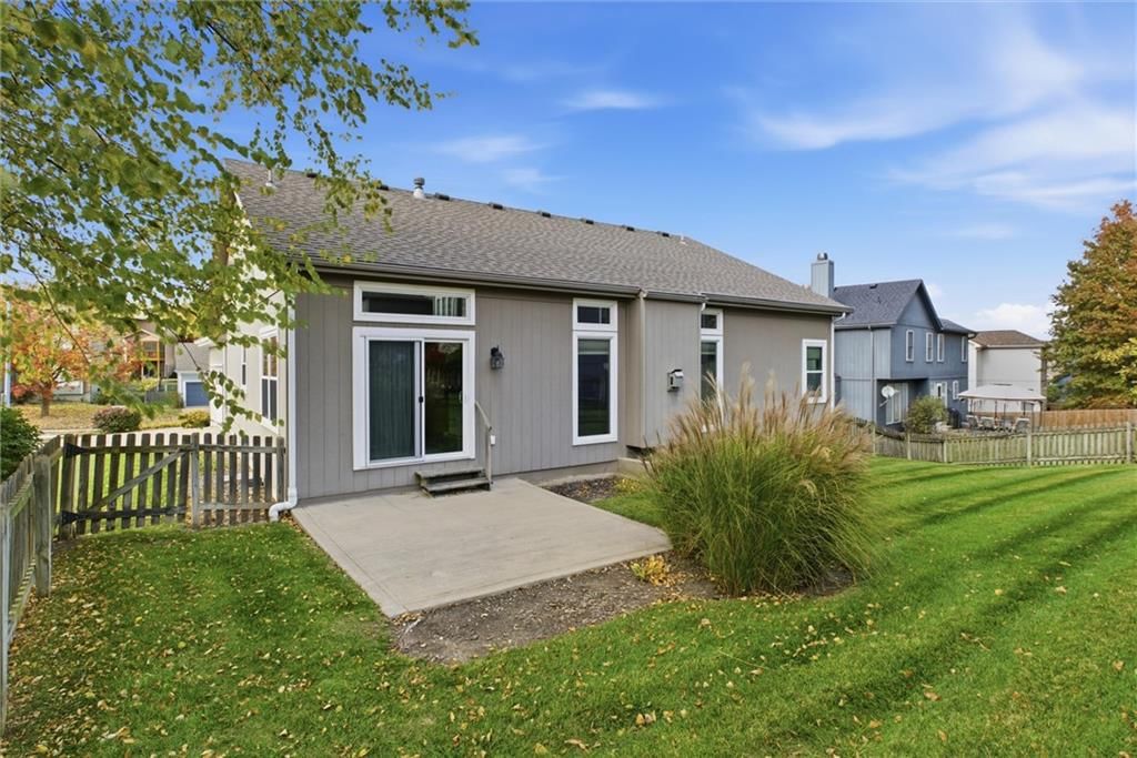 1009 SW Blazing Star Drive — photo 28