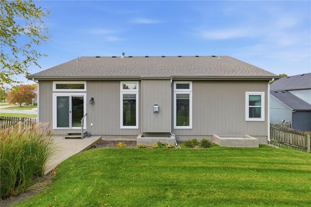 1009 SW Blazing Star Drive — photo 29