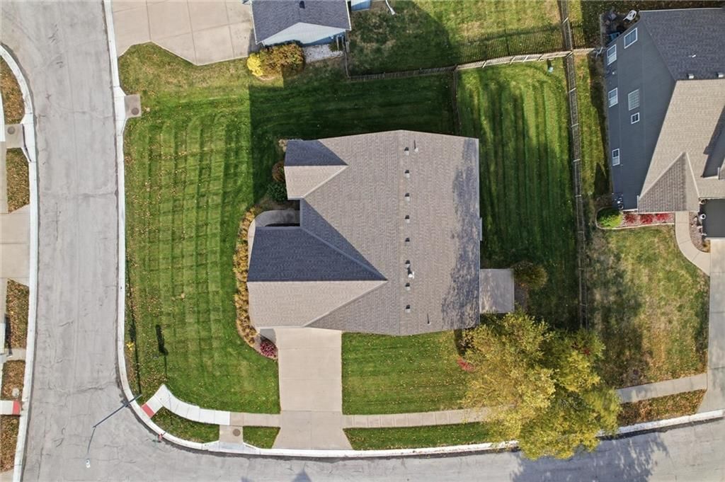 1009 SW Blazing Star Drive — photo 31