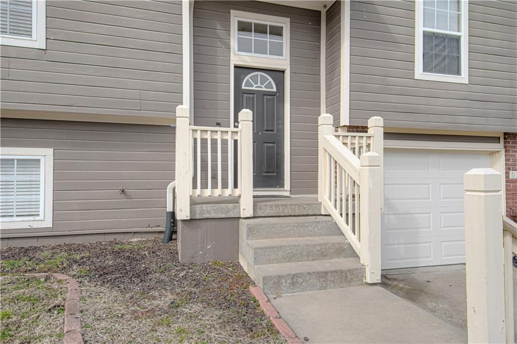 1204 SW Cross Creek Drive — photo 2