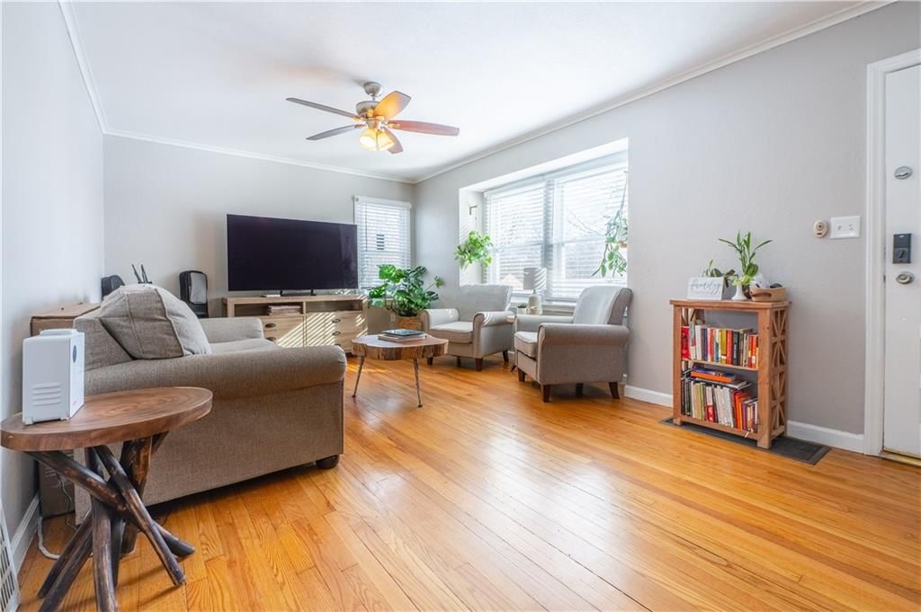 3310 S Maywood Avenue — photo 3