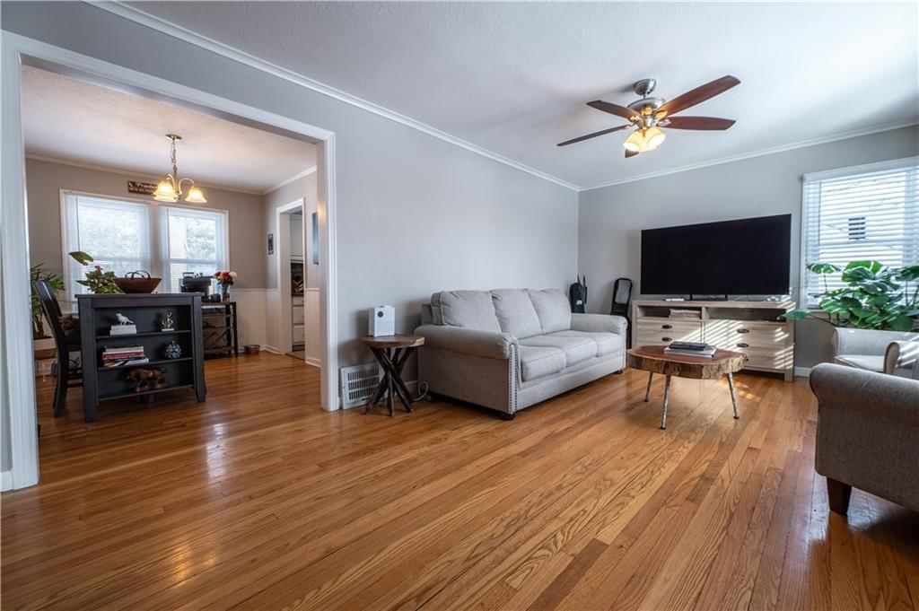 3310 S Maywood Avenue — photo 5