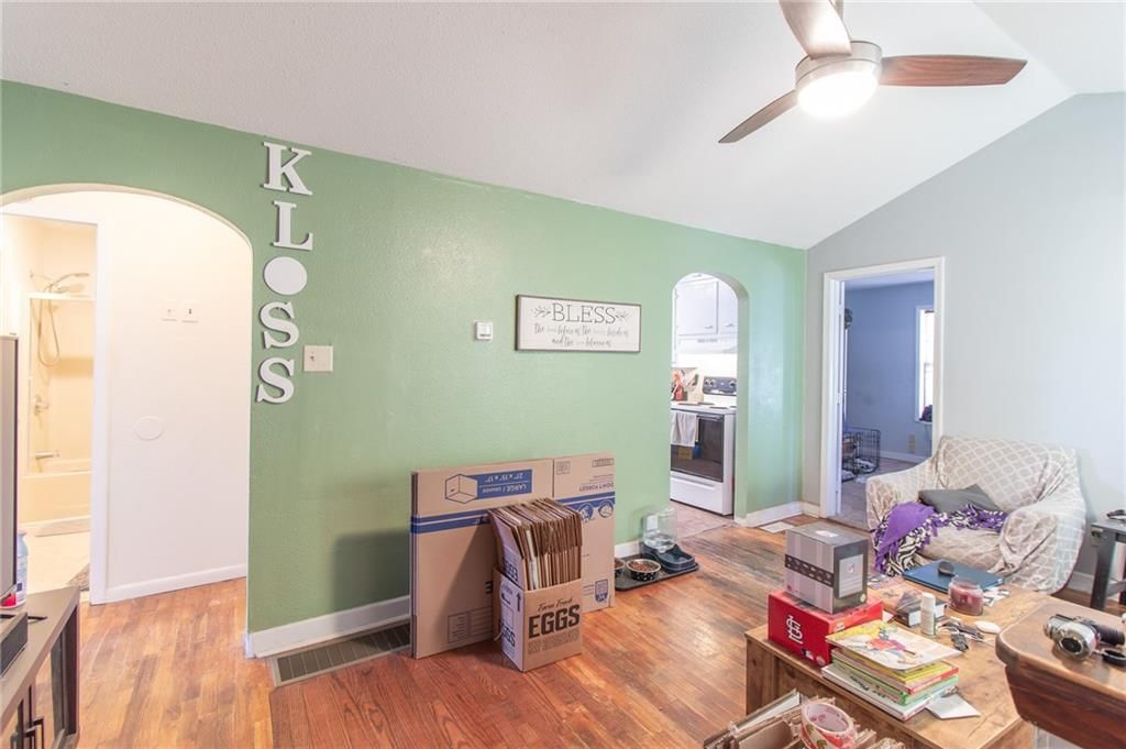 1406 S Market Street — photo 3