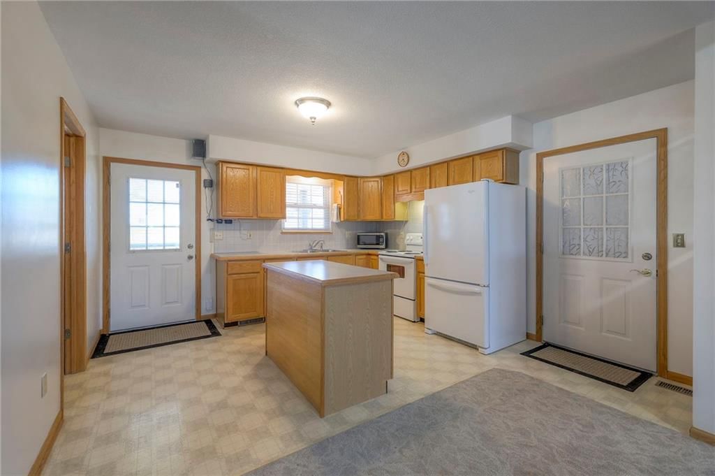 1220 NW E Highway — photo 12