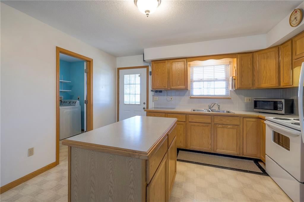 1220 NW E Highway — photo 14
