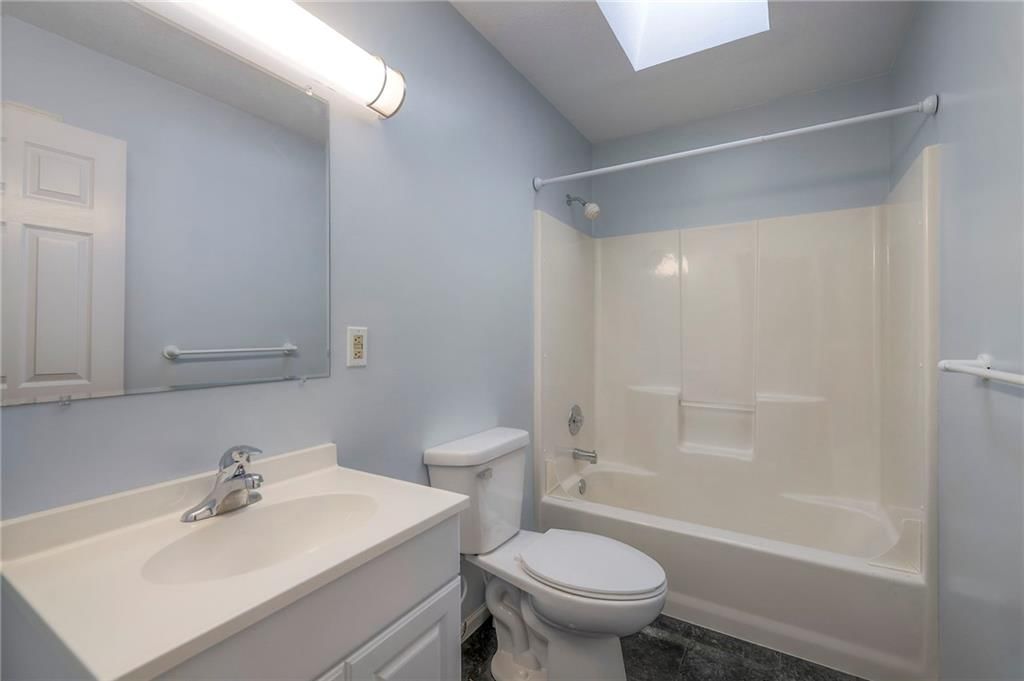 1220 NW E Highway — photo 28
