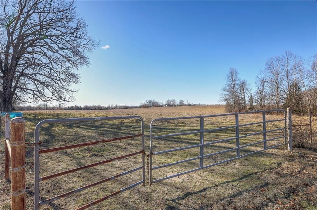 1220 NW E Highway — photo 42