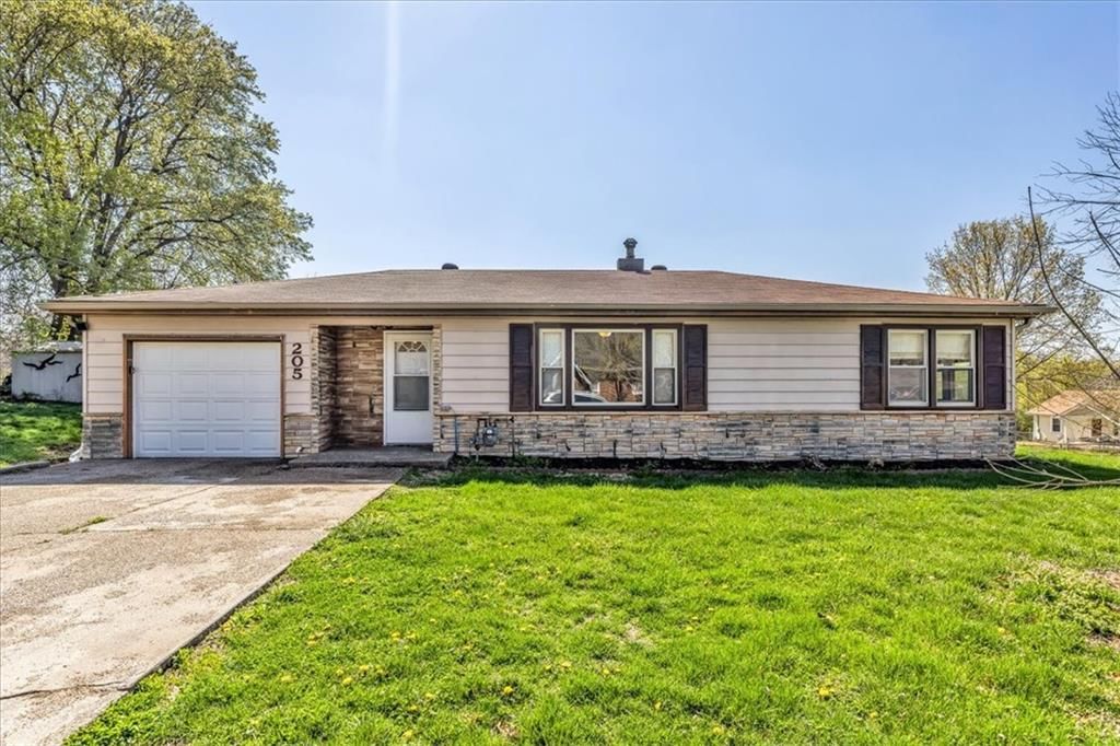 205 E Longfellow Street, Claycomo, MO
