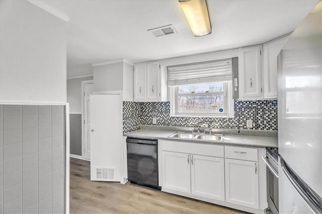 205 E Longfellow Street — photo 10