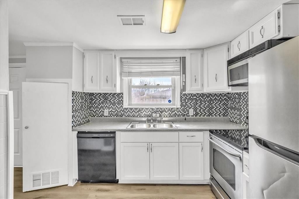 205 E Longfellow Street — photo 11