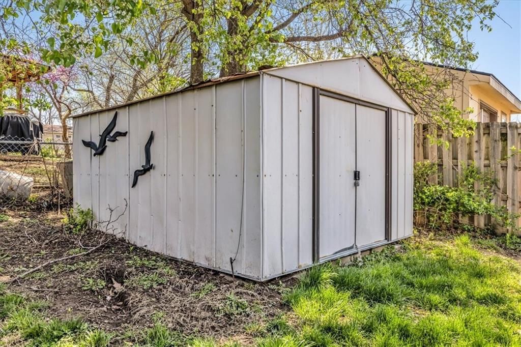 205 E Longfellow Street — photo 25