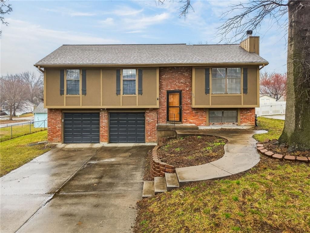 516 Sharon Drive, Liberty, MO