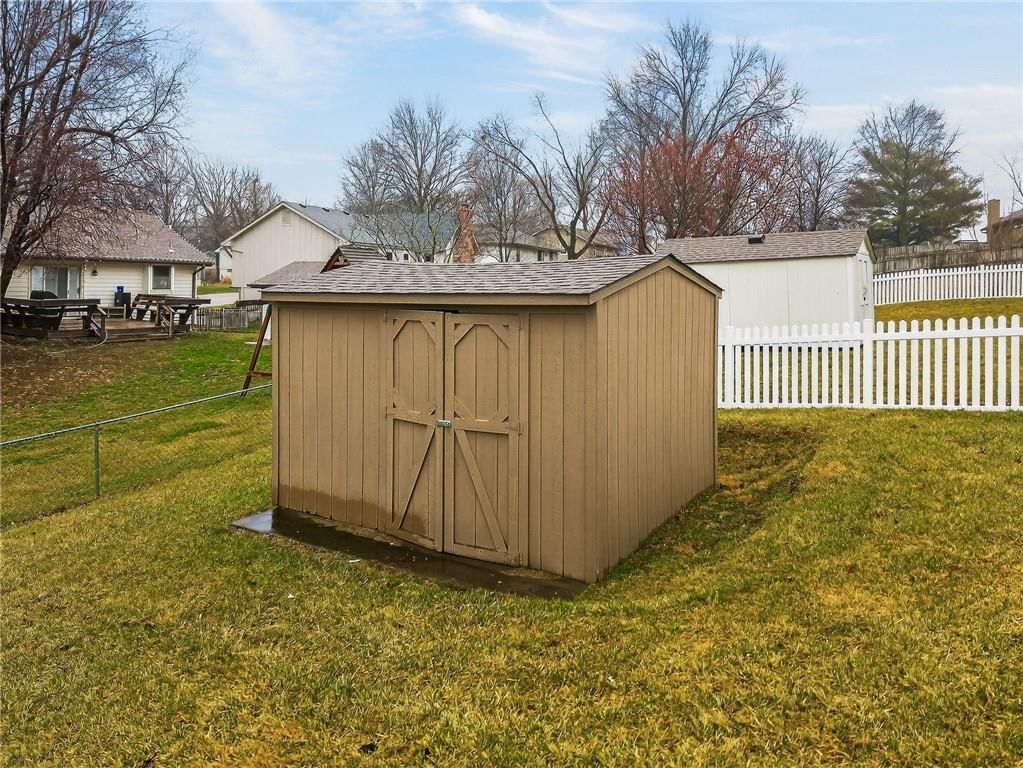 516 Sharon Drive — photo 27