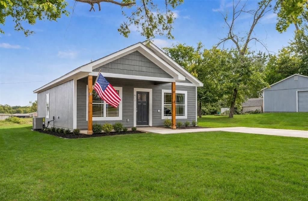 216 W 4th Street, Pomona, KS